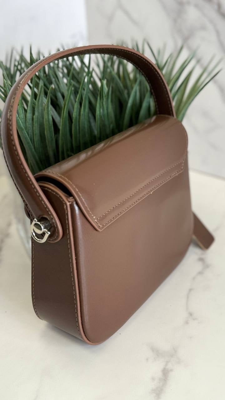 Élégance en Cuir – Genuine Leather Structured Top Handle Bag with Detachable Shoulder Strap