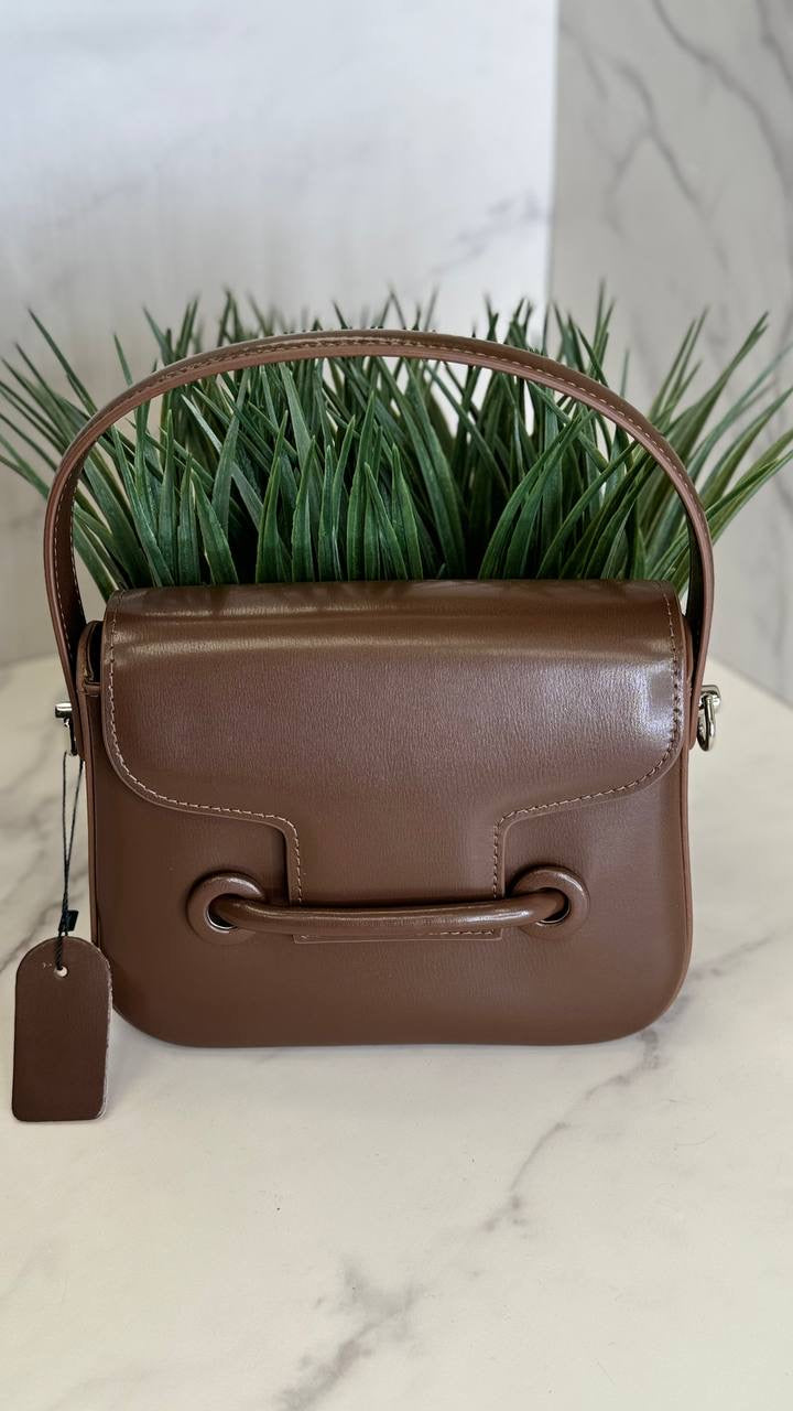 Élégance en Cuir – Genuine Leather Structured Top Handle Bag with Detachable Shoulder Strap