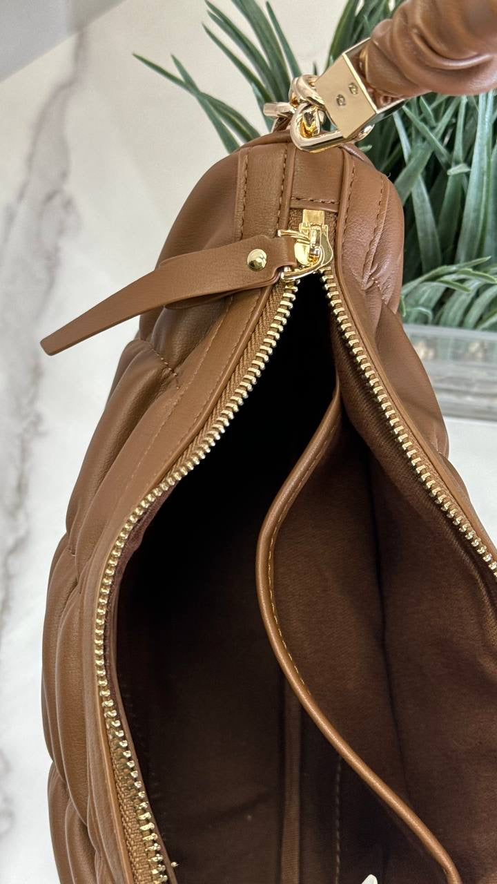 Luxe Harmonie – Quilted Shoulder Bag with Short Handle and Gold Chain Accent