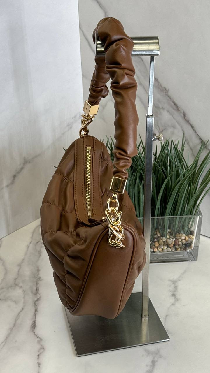 Luxe Harmonie – Quilted Shoulder Bag with Short Handle and Gold Chain Accent