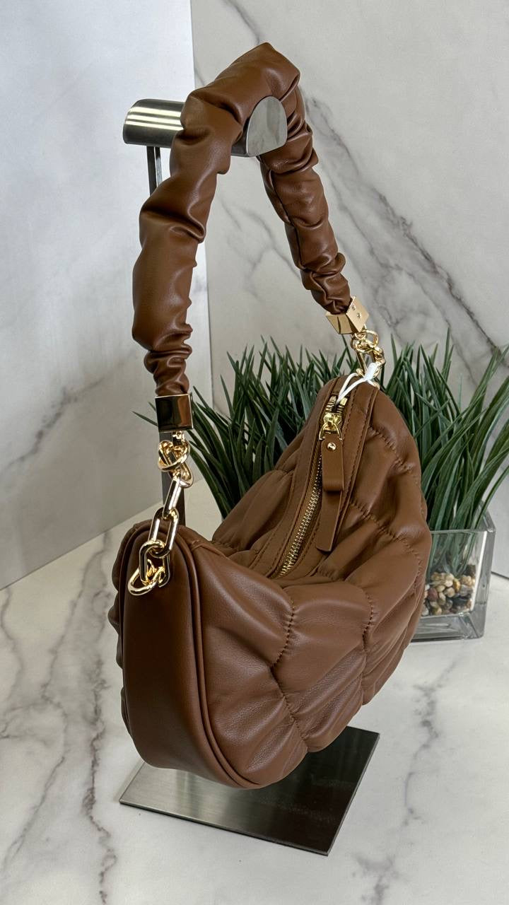 Luxe Harmonie – Quilted Shoulder Bag with Short Handle and Gold Chain Accent