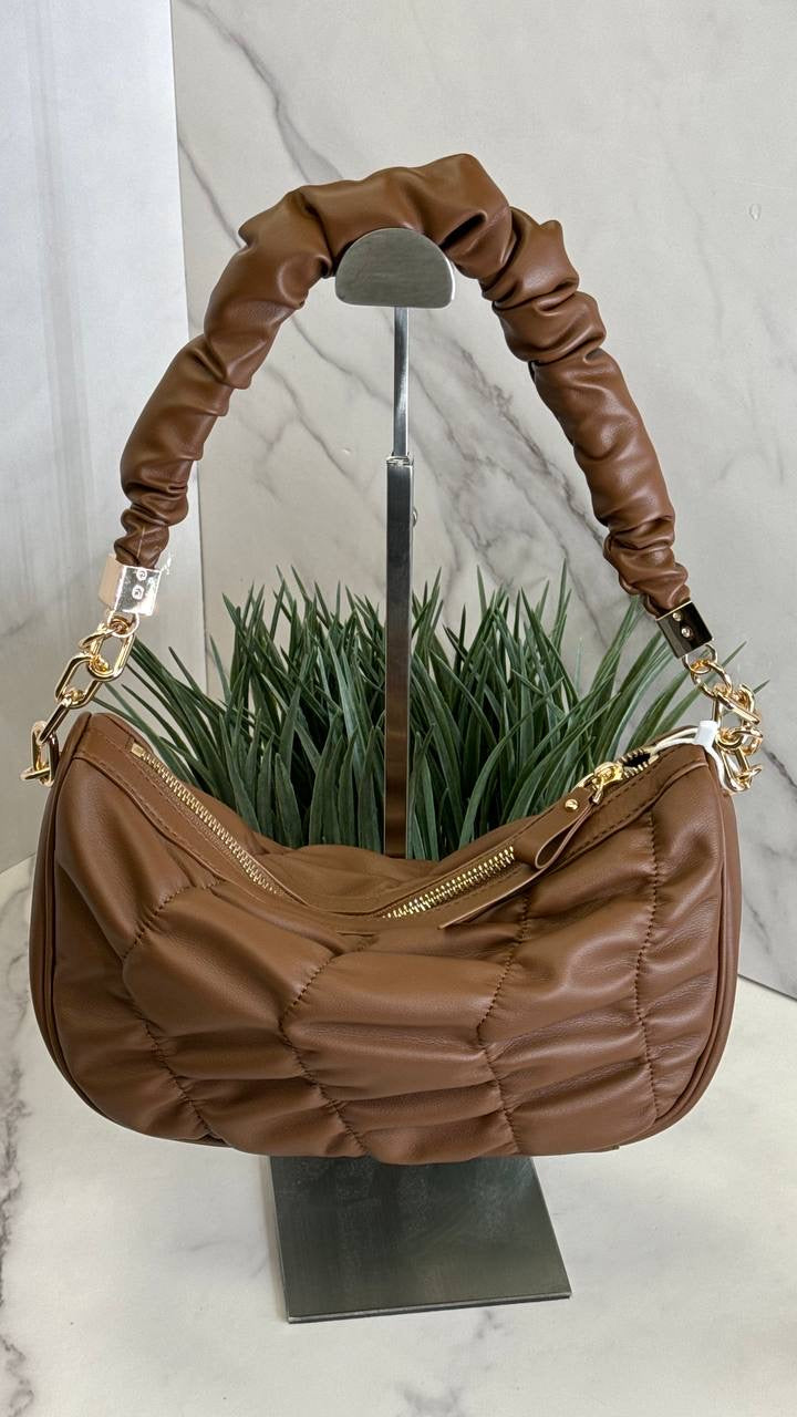 Luxe Harmonie – Quilted Shoulder Bag with Short Handle and Gold Chain Accent