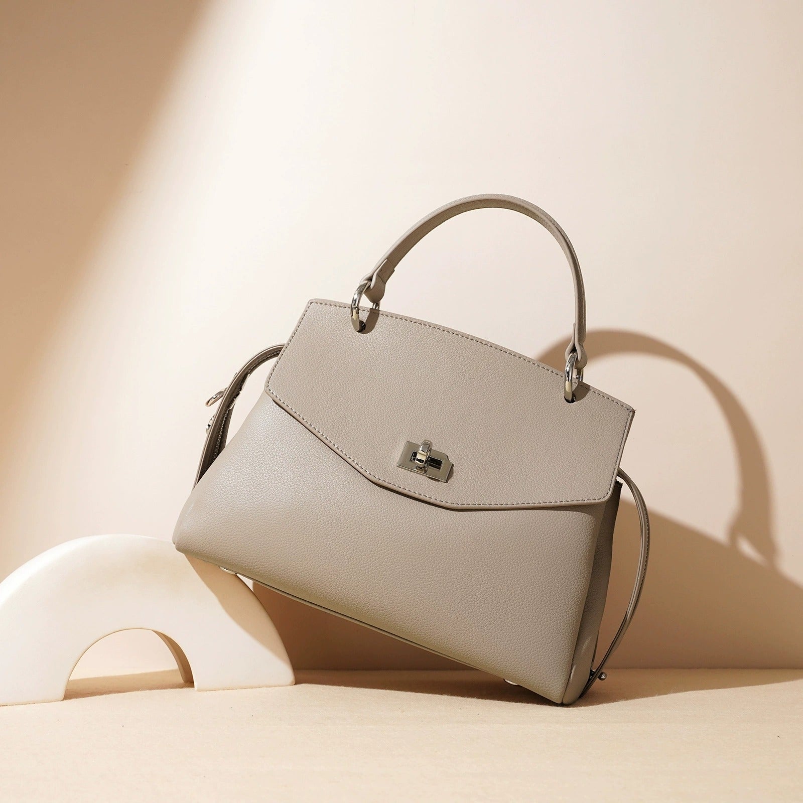 Elegance in Every Detail: Premium Genuine Leather Handbag. Women’s shoulder bag