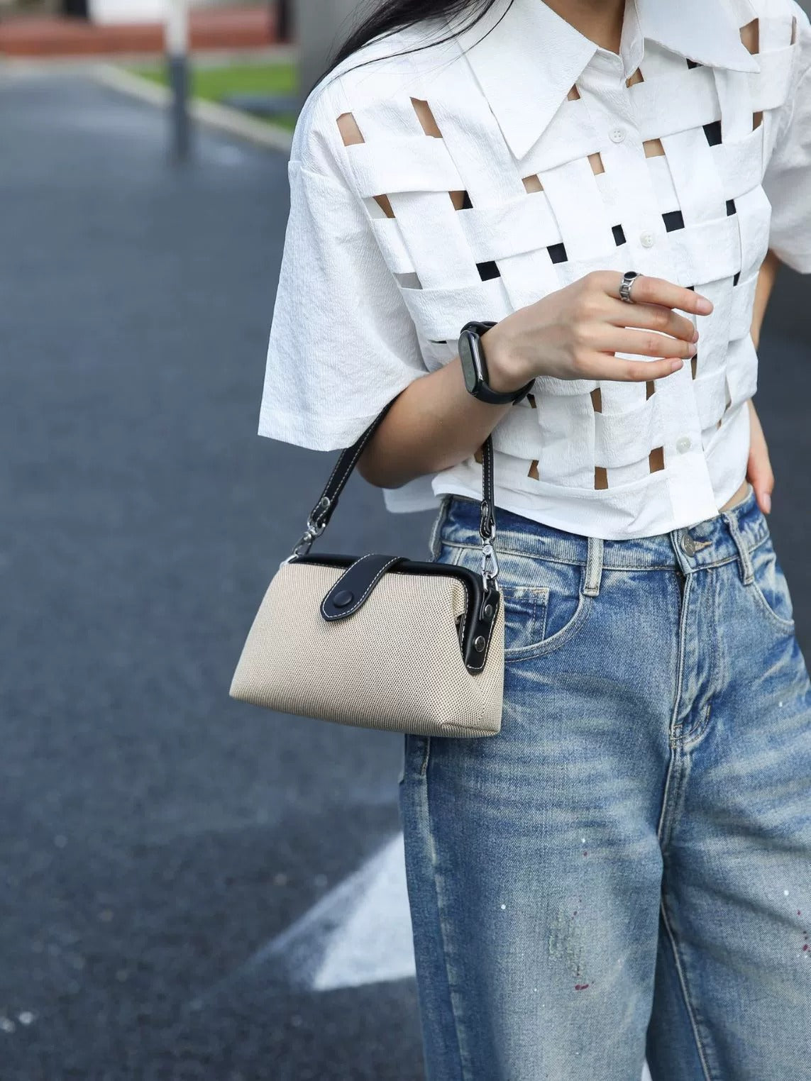 Compact Elegance — Women’s shoulder bag