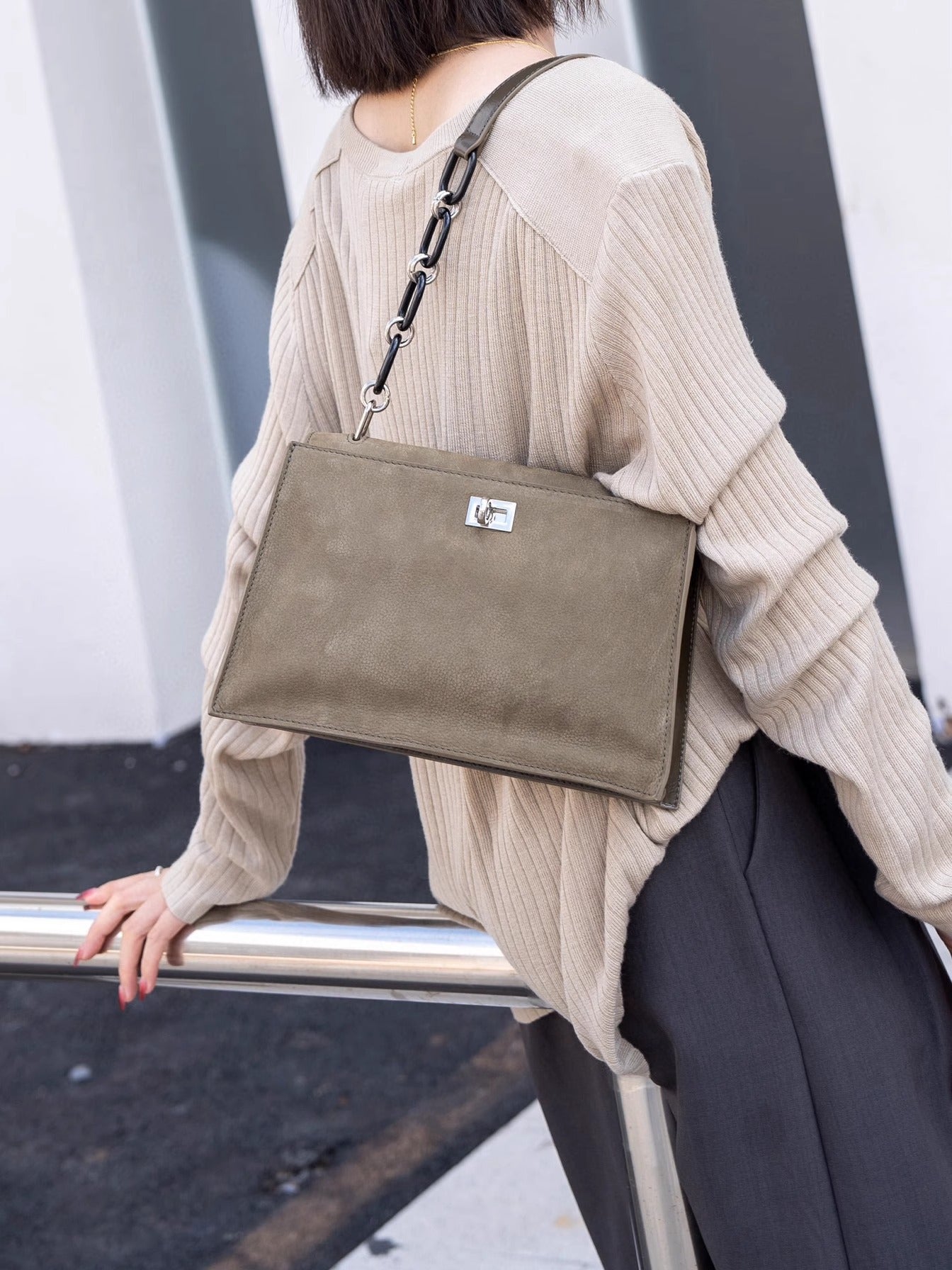 Celeste Chain Bag – A Statement of Luxury and Functionality