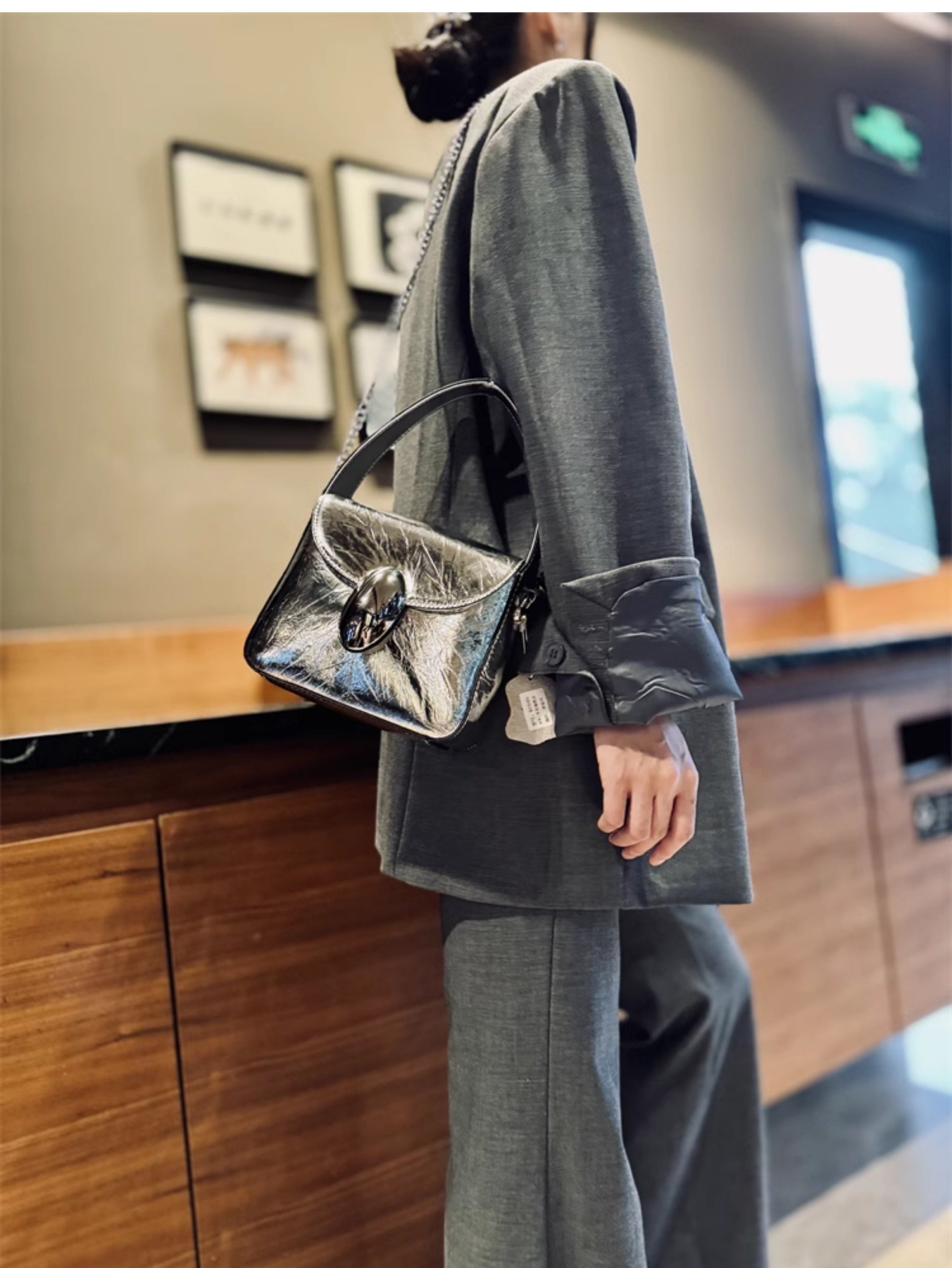 Genuine Leather Bag Silver Luxe – A Stylish Accessory for Everyday and Special Occasions