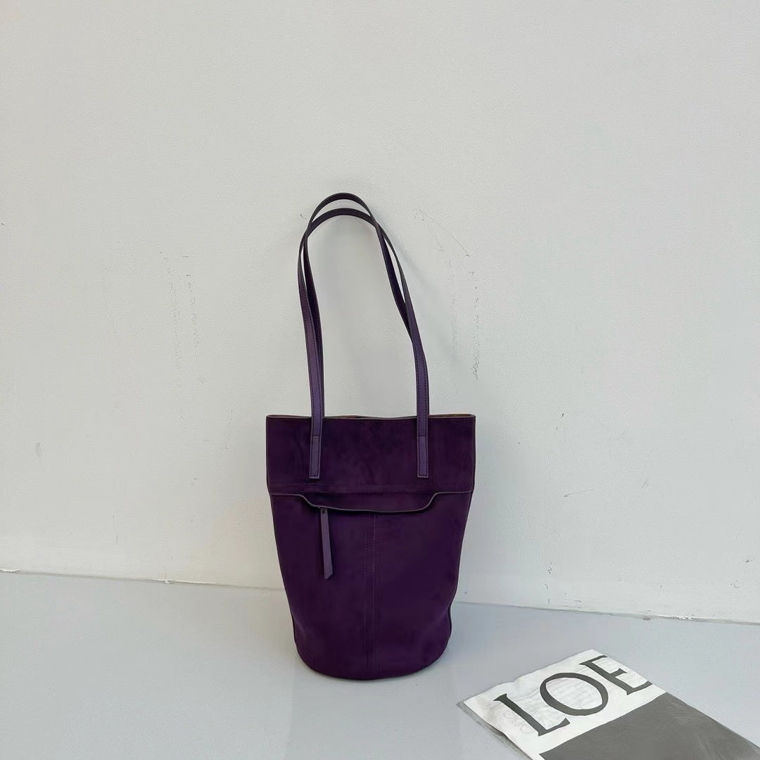 Elegant Barrel Bag in Genuine Leather and Suede