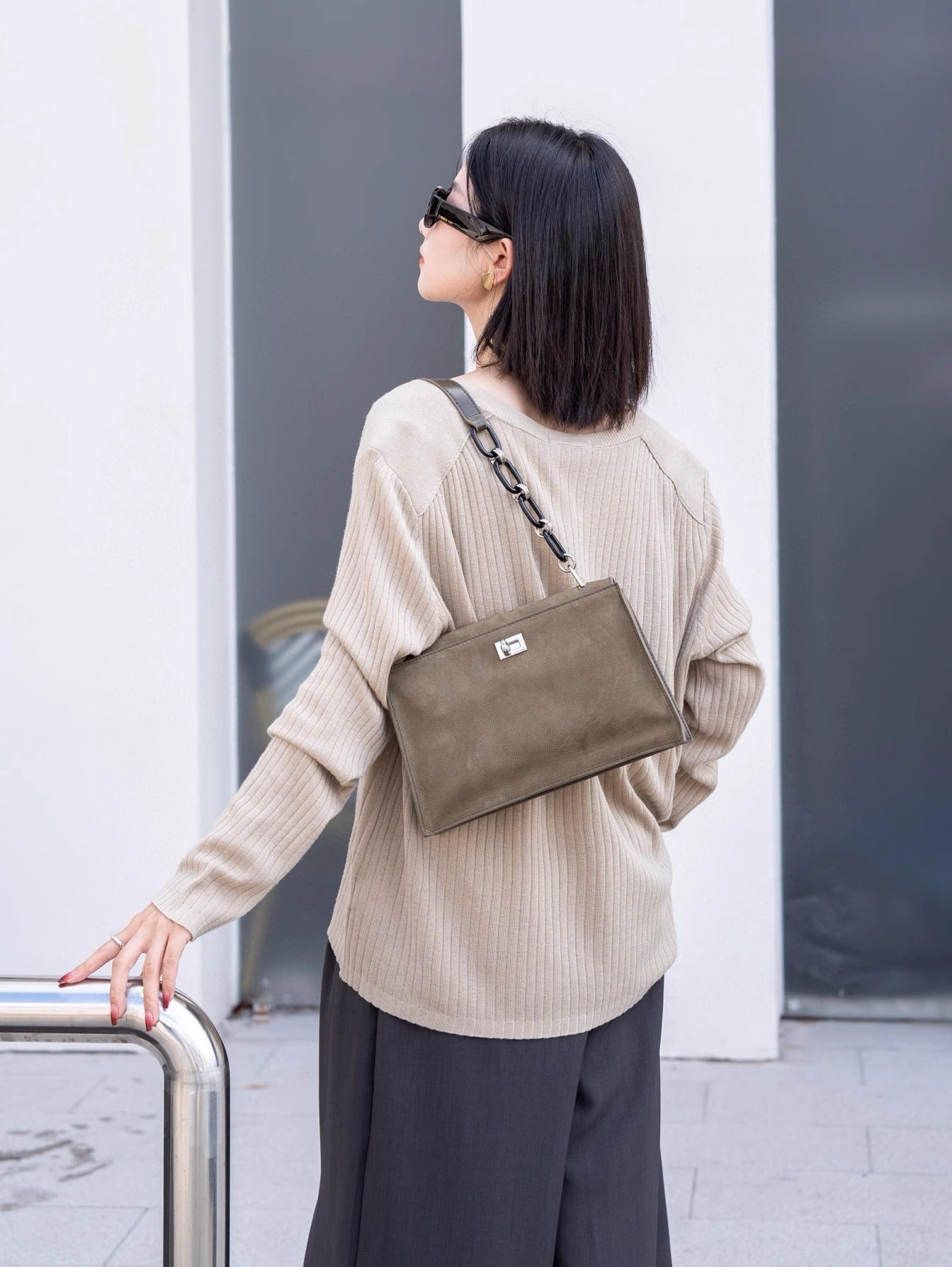 Celeste Chain Bag – A Statement of Luxury and Functionality