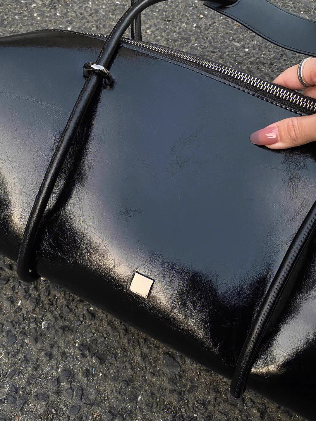 Noir Elegance Bag – The Perfect Blend of Style and Sophistication