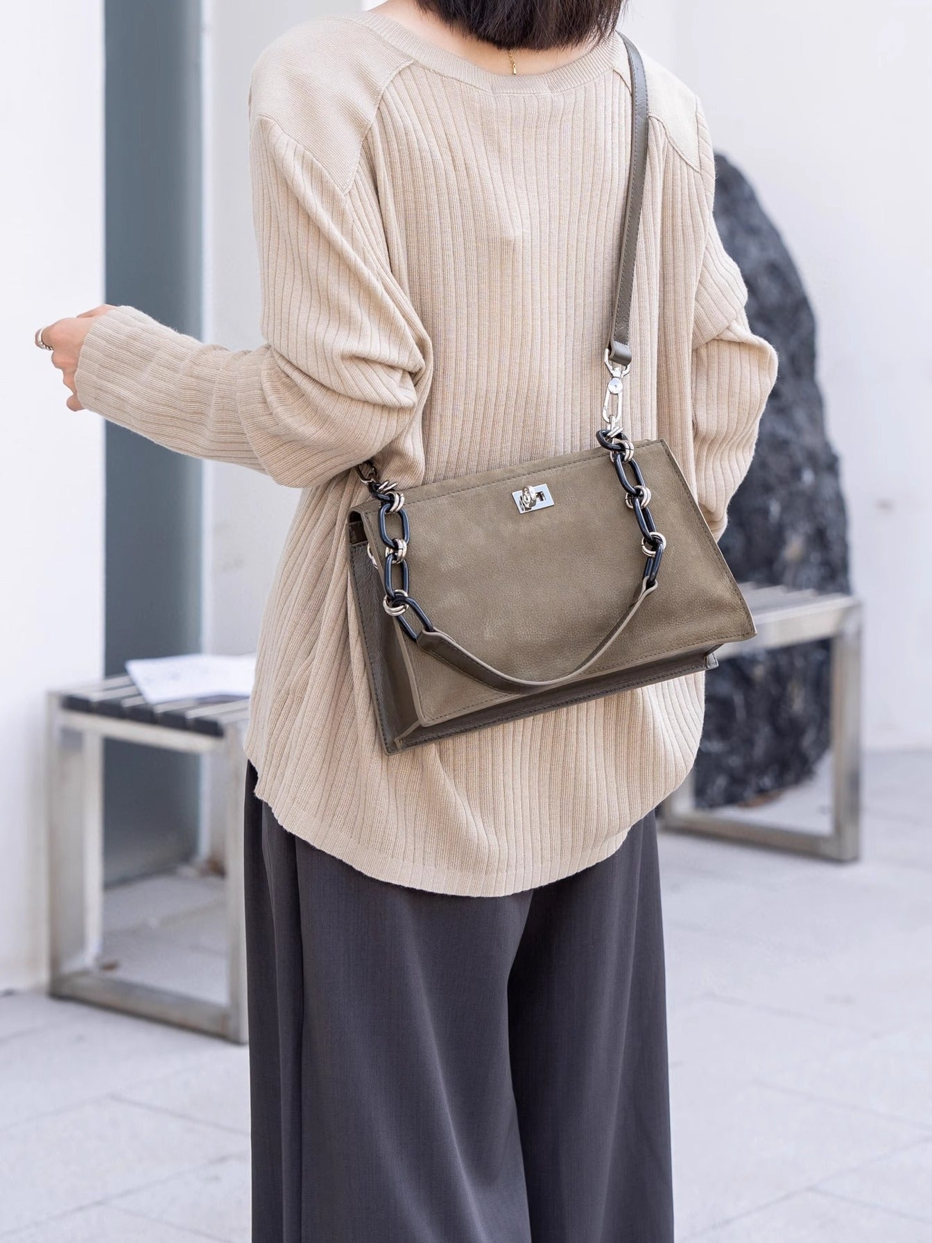 Celeste Chain Bag – A Statement of Luxury and Functionality