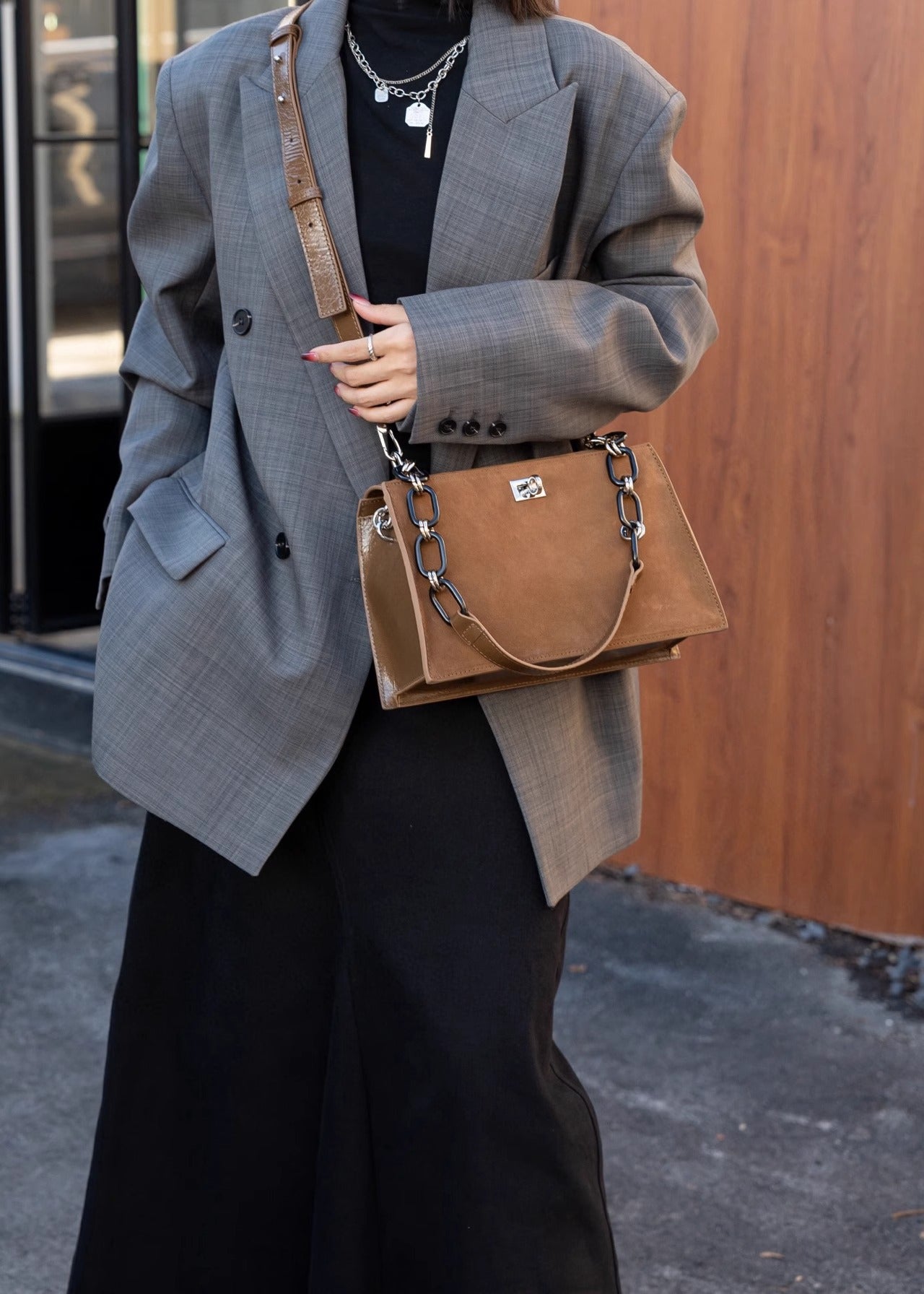 Celeste Chain Bag – A Statement of Luxury and Functionality