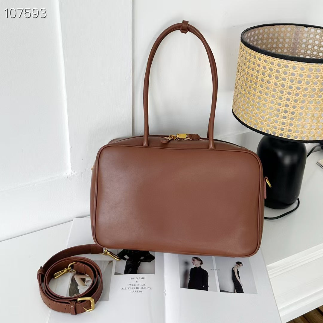 Linea Eleganza — Classic Genuine Leather Bag with Adjustable Strap. Women’s shoulder bag