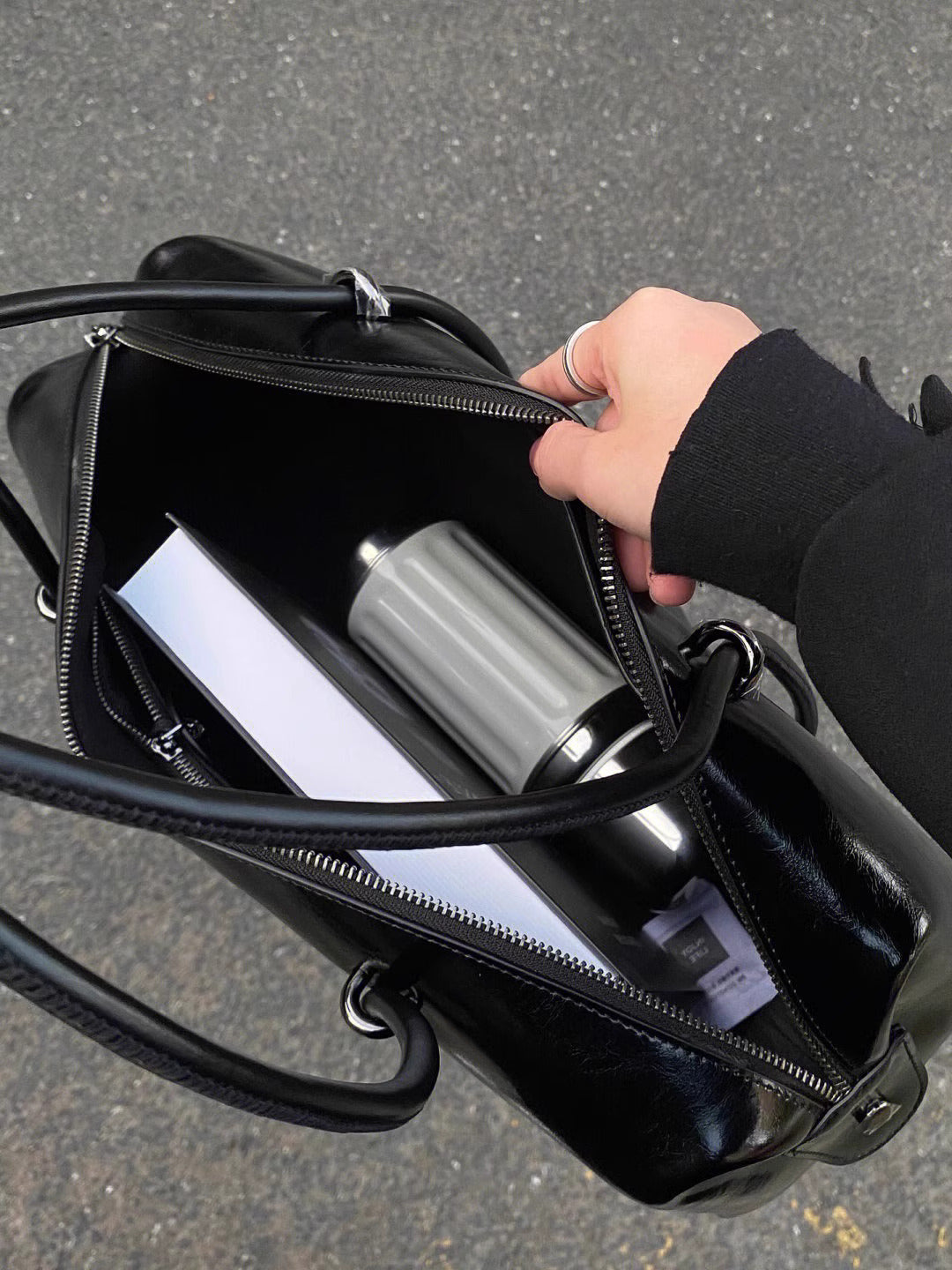 Noir Elegance Bag – The Perfect Blend of Style and Sophistication