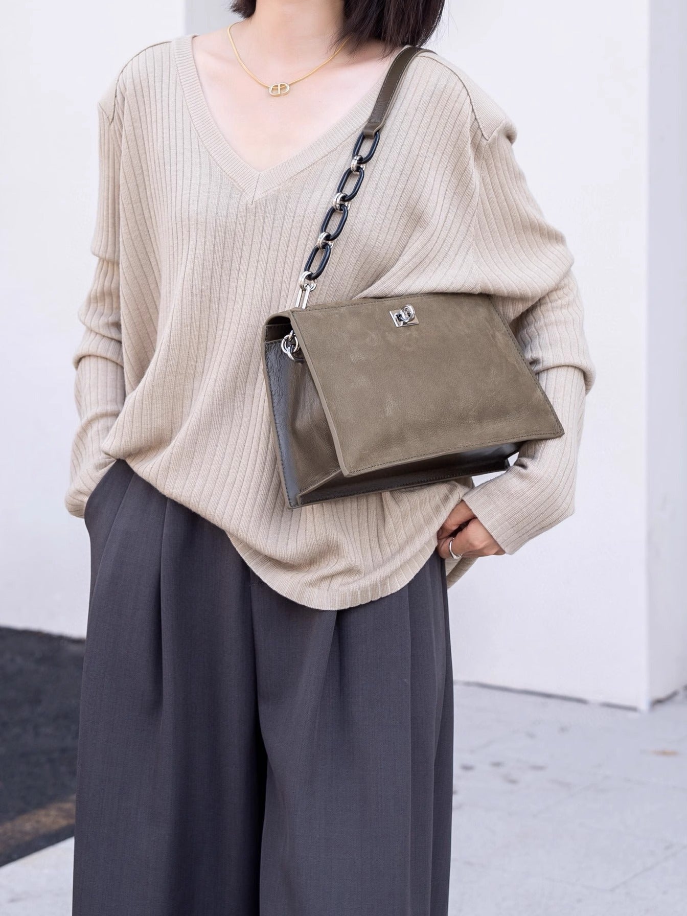 Celeste Chain Bag – A Statement of Luxury and Functionality