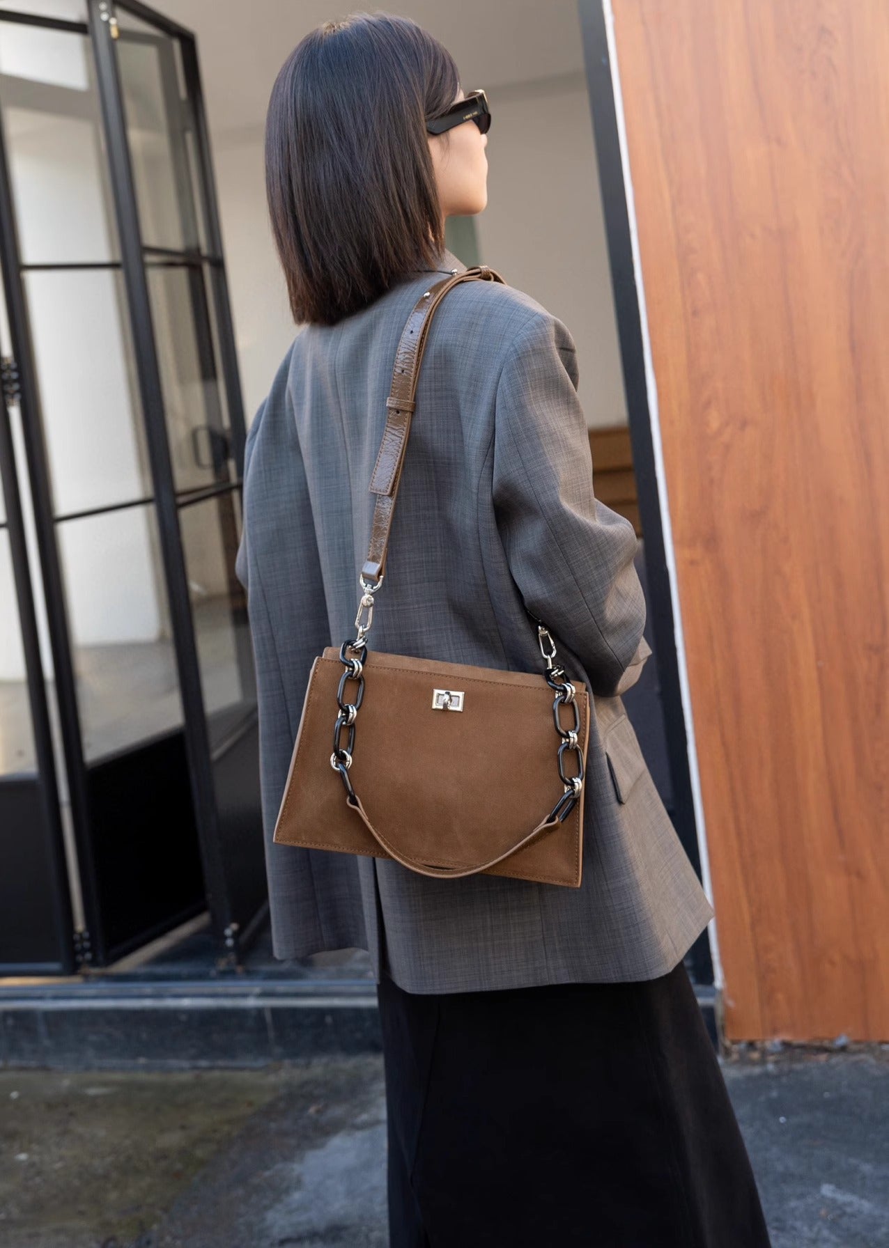 Celeste Chain Bag – A Statement of Luxury and Functionality