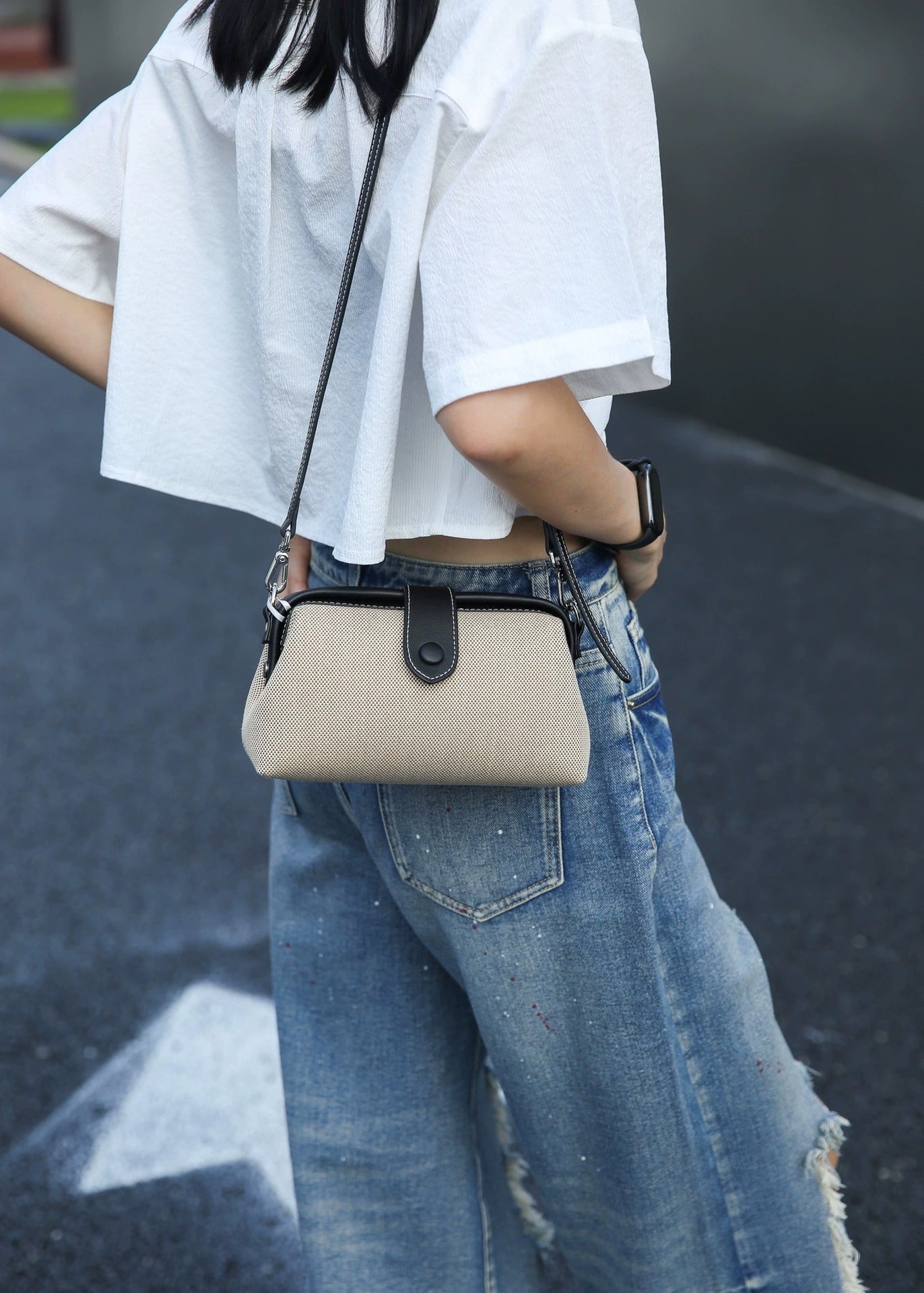 Compact Elegance — Women’s shoulder bag