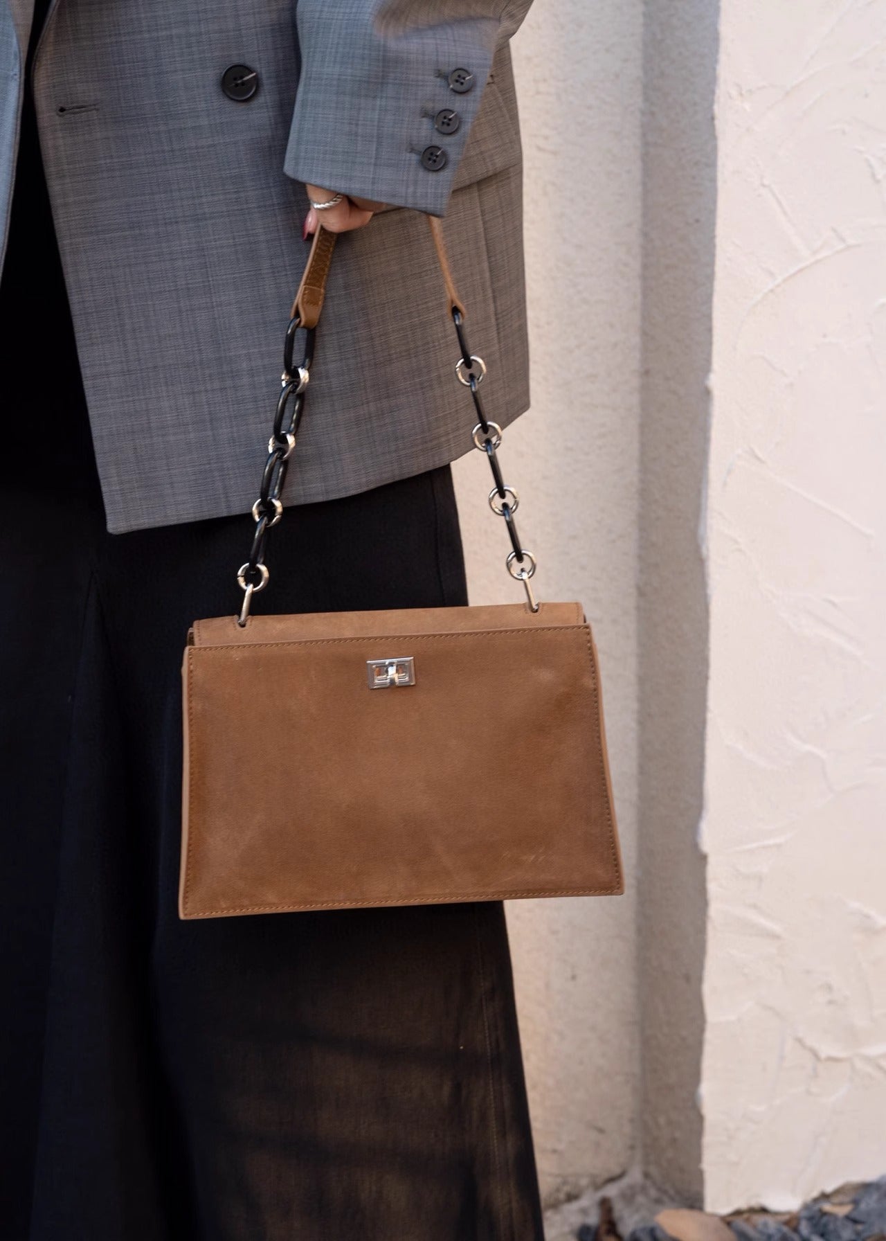 Celeste Chain Bag – A Statement of Luxury and Functionality