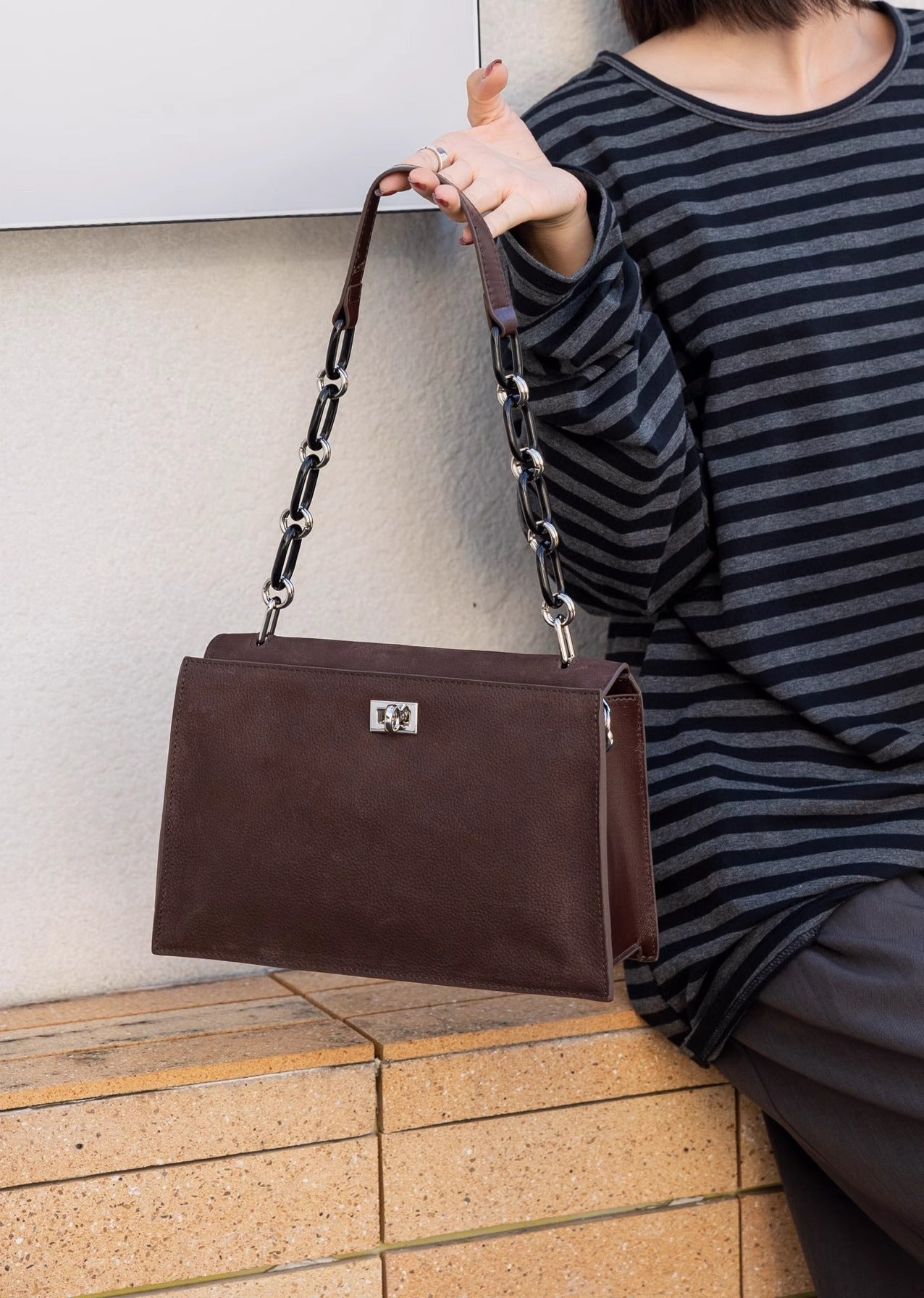 Celeste Chain Bag – A Statement of Luxury and Functionality