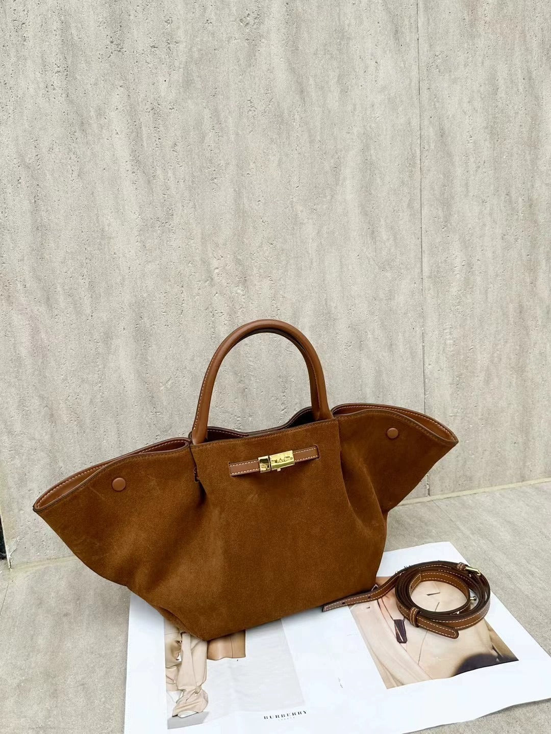 Saya Bag - An Italian bag made of genuine suede