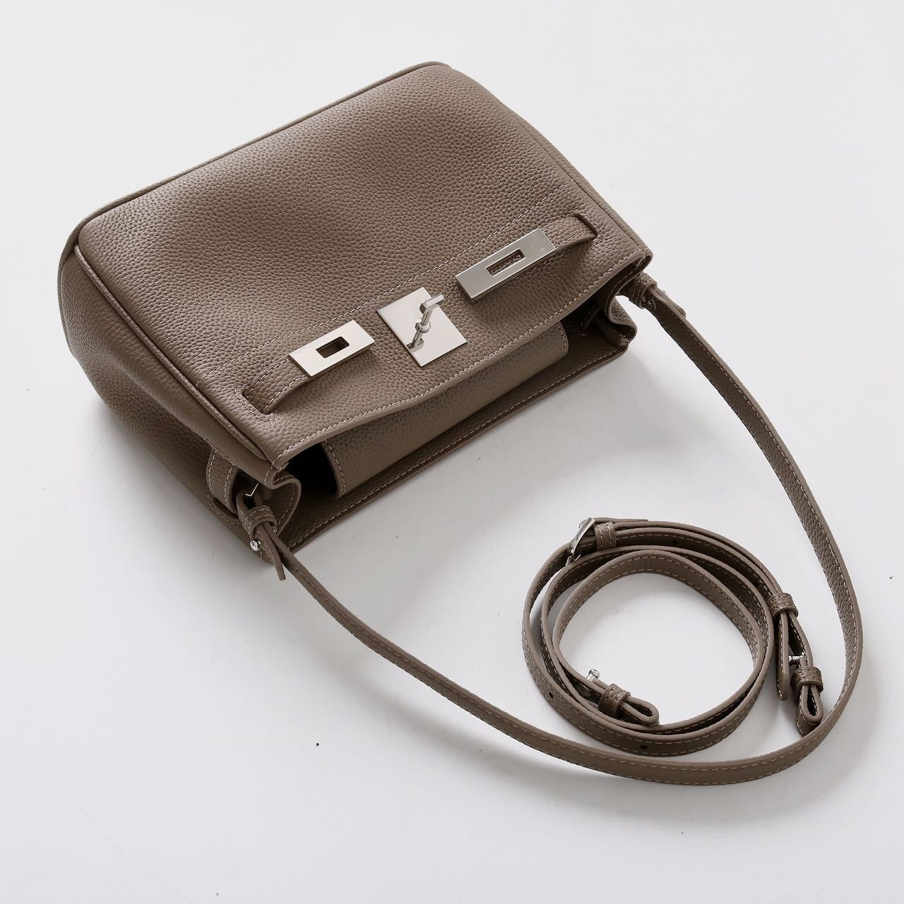 Classic Luxe Adjustable Shoulder Bag – Genuine Leather Handbag with Polished Hardware