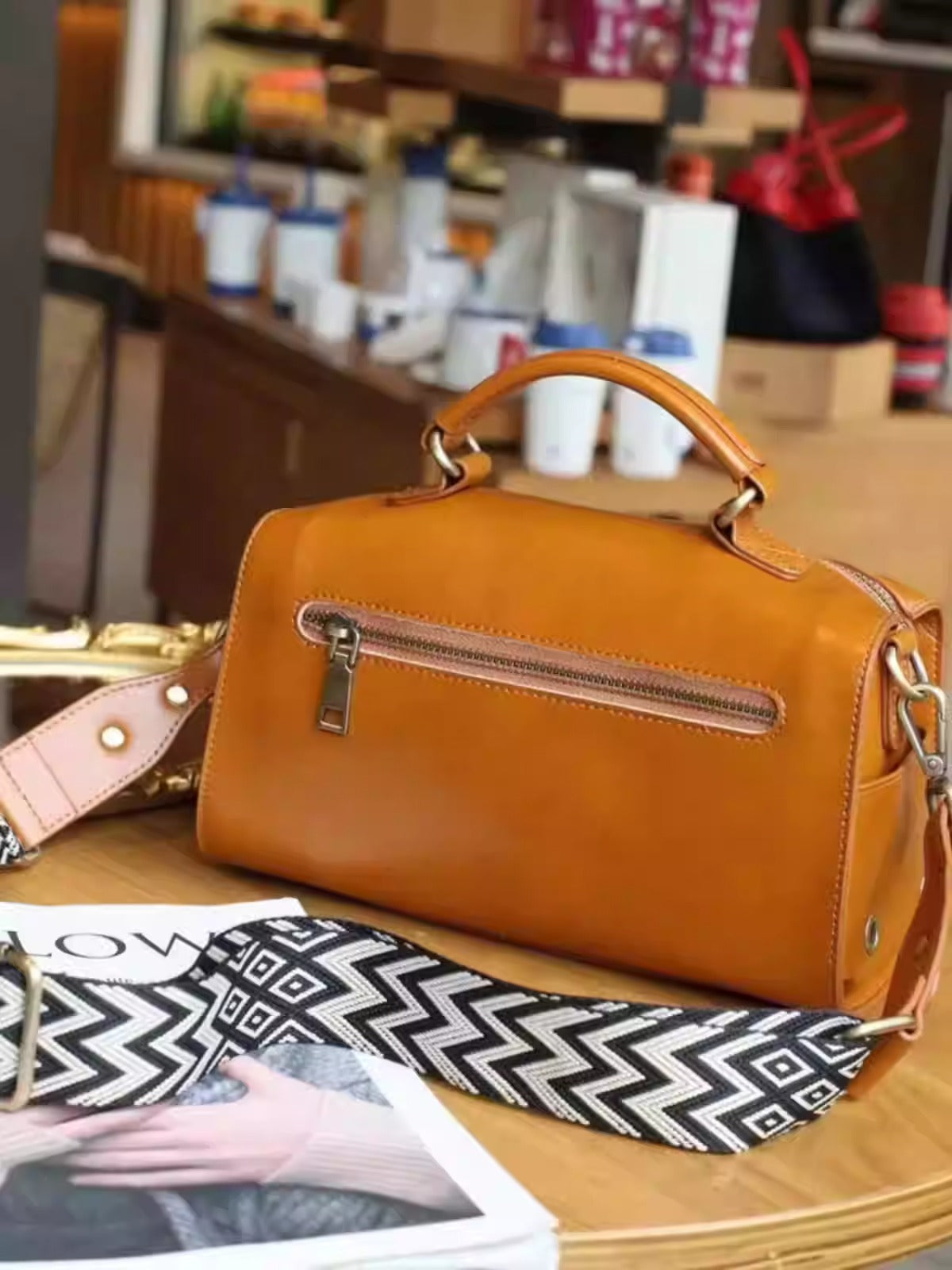 Lusso Belleza” – Genuine Leather Handbag with Versatile Strap