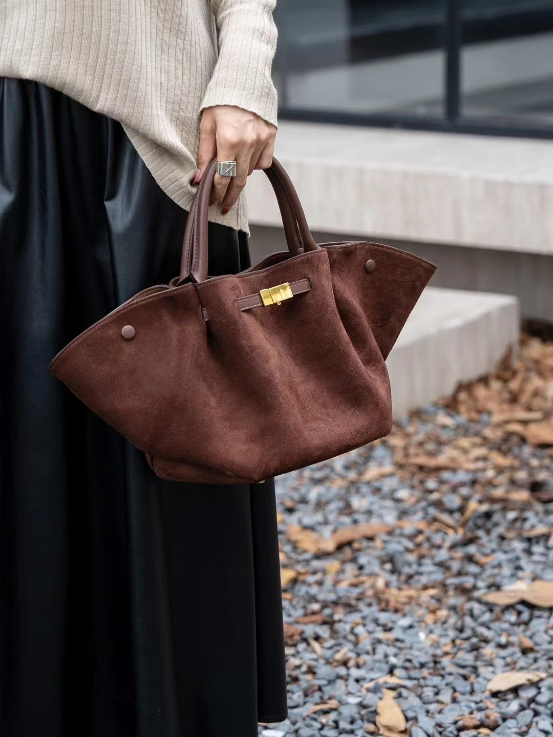 Saya Bag - An Italian bag made of genuine suede