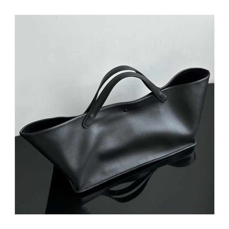 SIGNATURE — stylish and fashionable genuine leather bag with cosmetic pouch