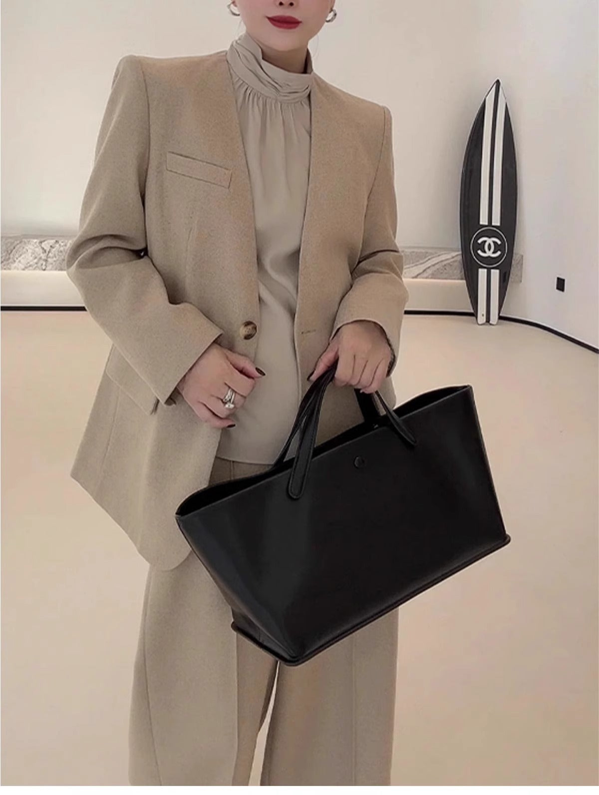 SIGNATURE — stylish and fashionable genuine leather bag with cosmetic pouch