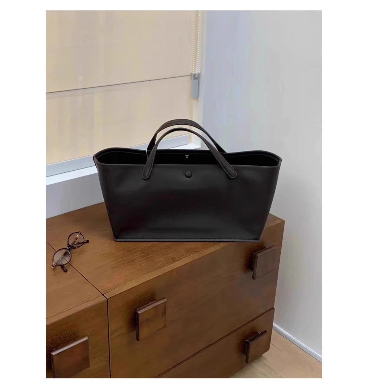 SIGNATURE — stylish and fashionable genuine leather bag with cosmetic pouch