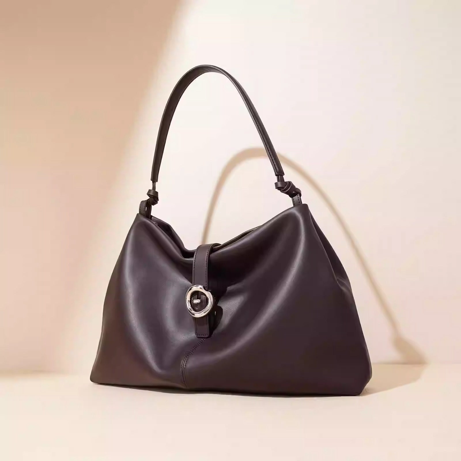 BELLA – A Sophisticated Handbag in 100% Genuine Soft Leather
