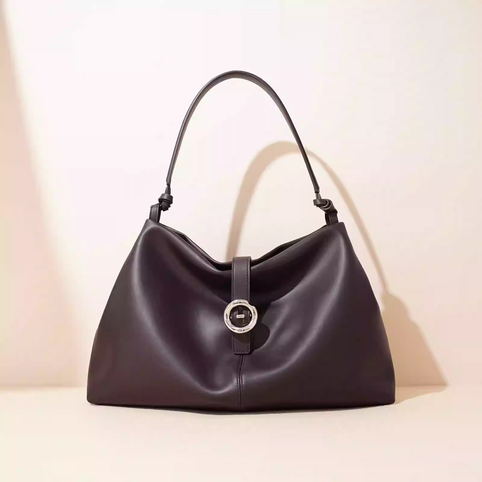 BELLA – A Sophisticated Handbag in 100% Genuine Soft Leather