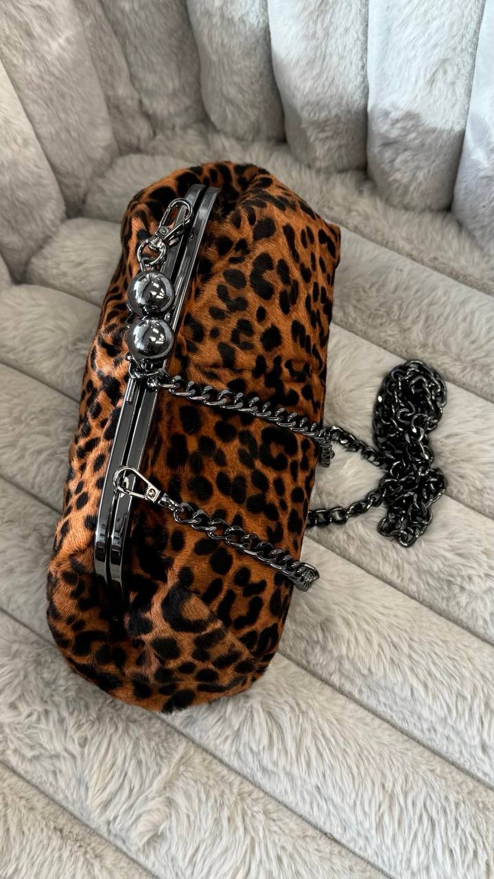 Wild Elegance – Natural Wool Clutch with Leopard Print