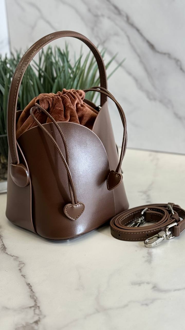 Elegance Charm – Genuine Leather Bucket Bag with Top Handle and Adjustable Strap