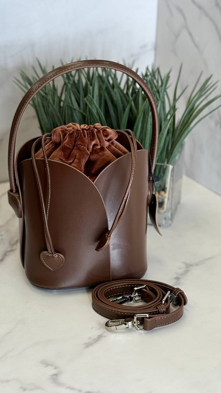 Elegance Charm – Genuine Leather Bucket Bag with Top Handle and Adjustable Strap