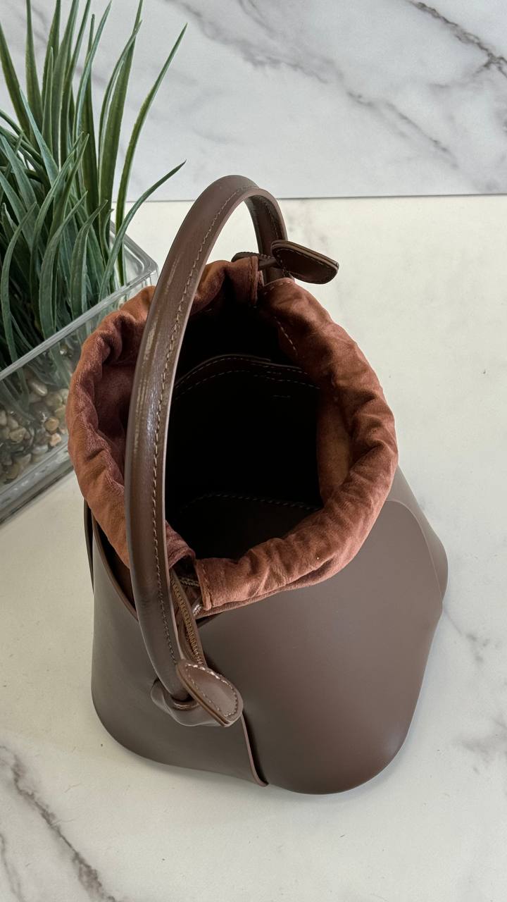 Elegance Charm – Genuine Leather Bucket Bag with Top Handle and Adjustable Strap