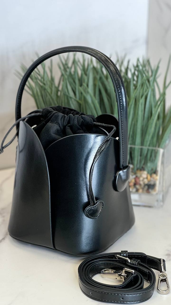 Elegance Charm – Genuine Leather Bucket Bag with Top Handle and Adjustable Strap
