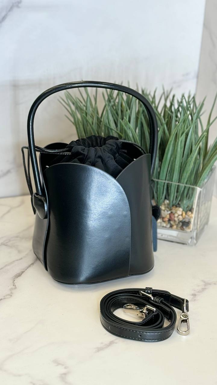 Elegance Charm – Genuine Leather Bucket Bag with Top Handle and Adjustable Strap