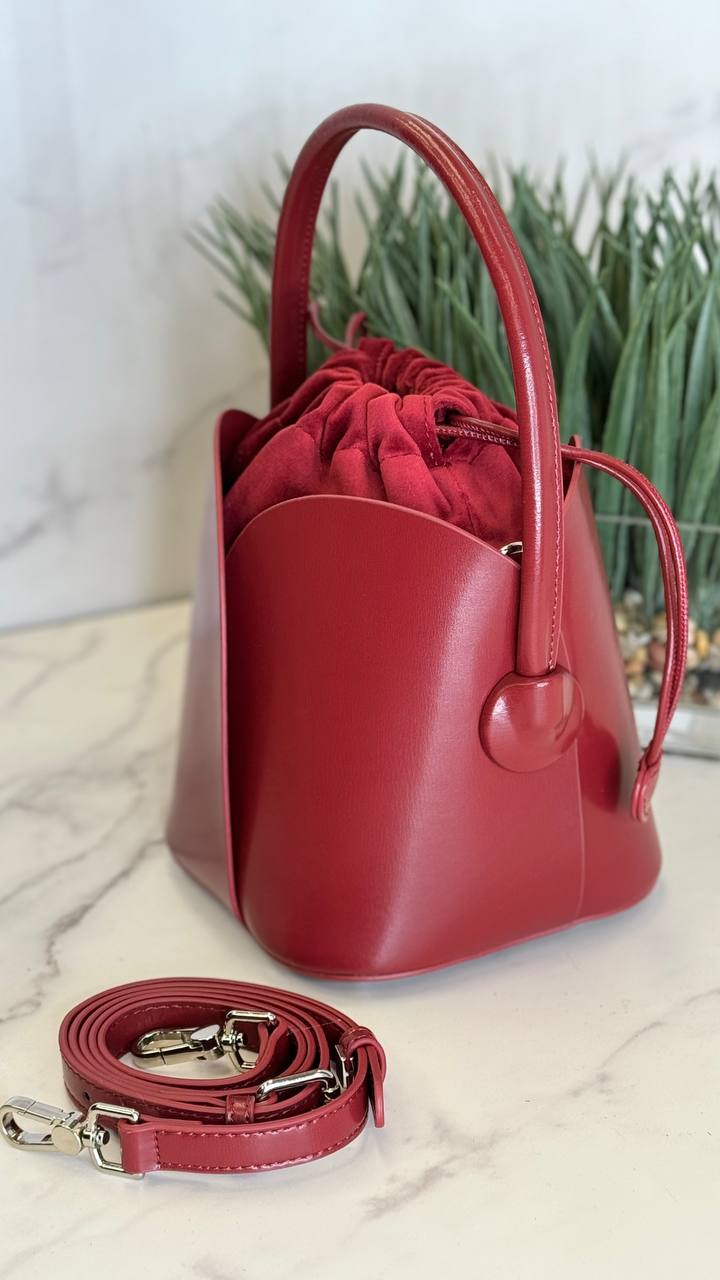 Elegance Charm – Genuine Leather Bucket Bag with Top Handle and Adjustable Strap