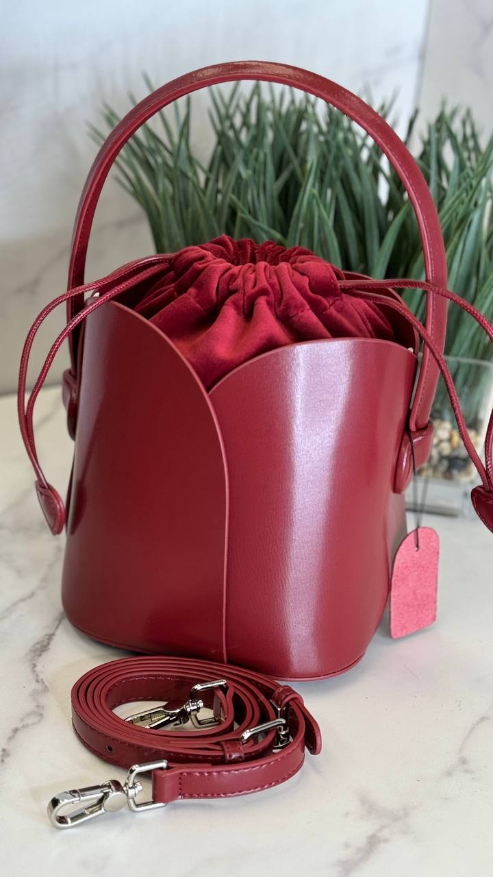 Elegance Charm – Genuine Leather Bucket Bag with Top Handle and Adjustable Strap