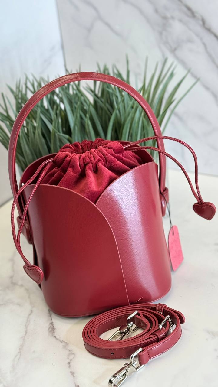 Elegance Charm – Genuine Leather Bucket Bag with Top Handle and Adjustable Strap