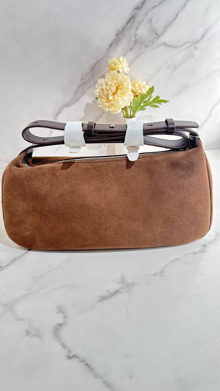 “Classic Suede Charm” – High-Quality Genuine Suede Bag