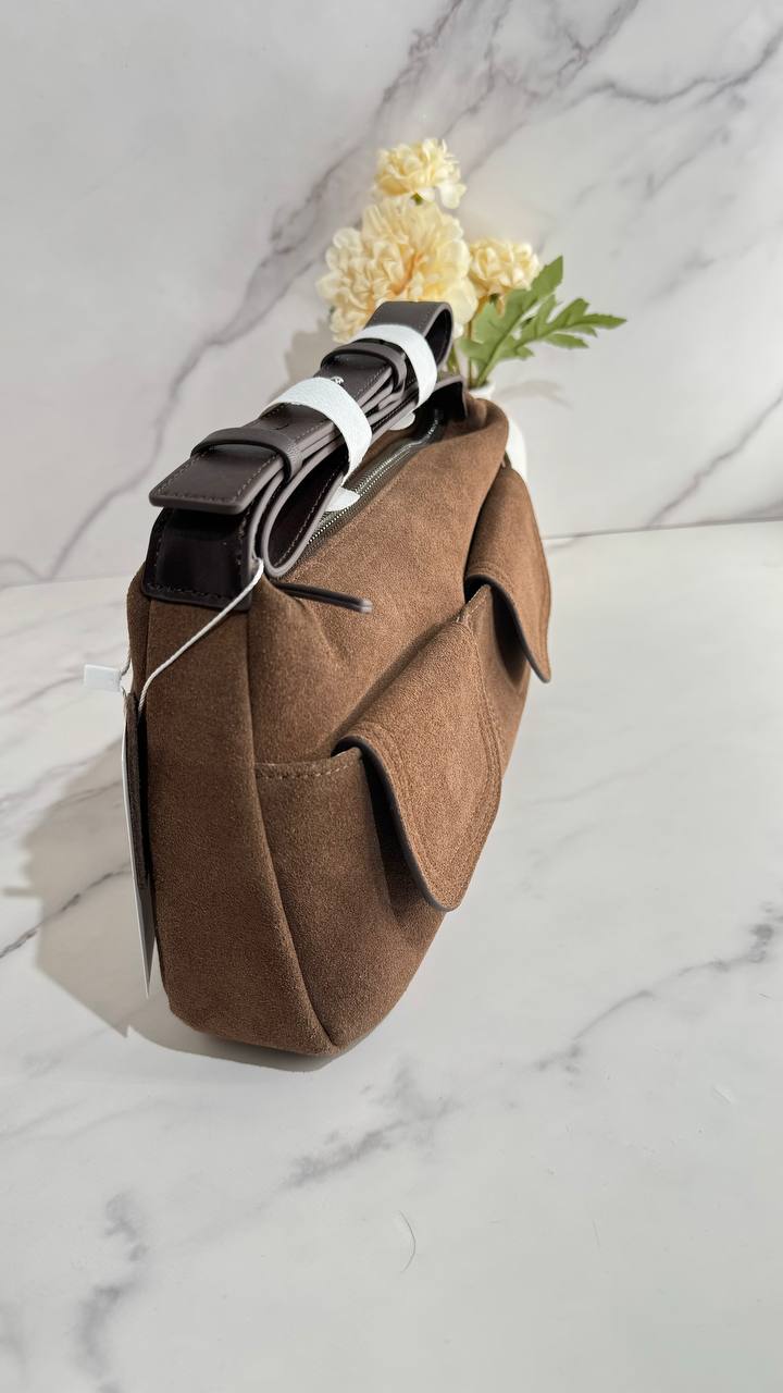 “Classic Suede Charm” – High-Quality Genuine Suede Bag