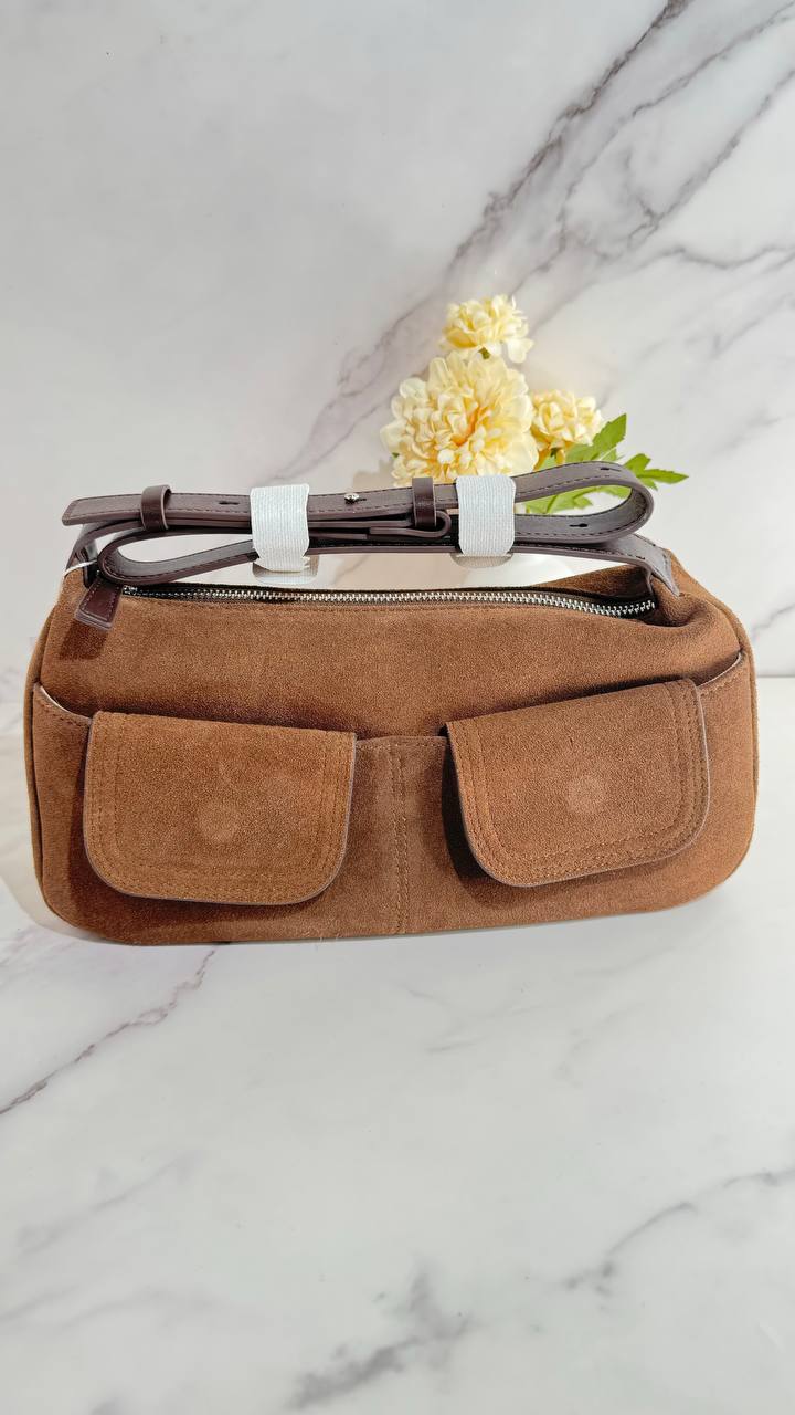 “Classic Suede Charm” – High-Quality Genuine Suede Bag