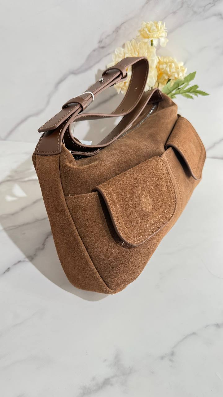 “Classic Suede Charm” – High-Quality Genuine Suede Bag