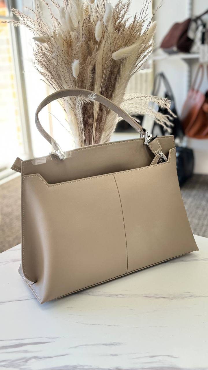 “Executive Chic” — Genuine Leather Bag