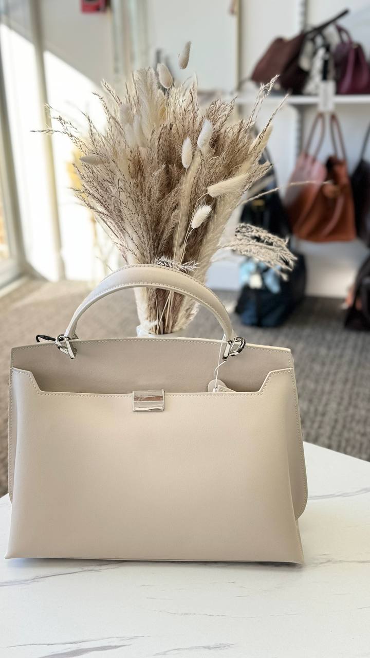 “Executive Chic” — Genuine Leather Bag
