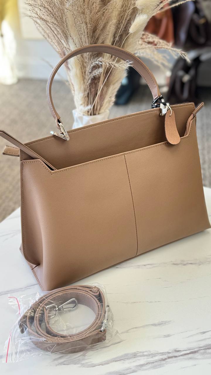 “Executive Chic” — Genuine Leather Bag