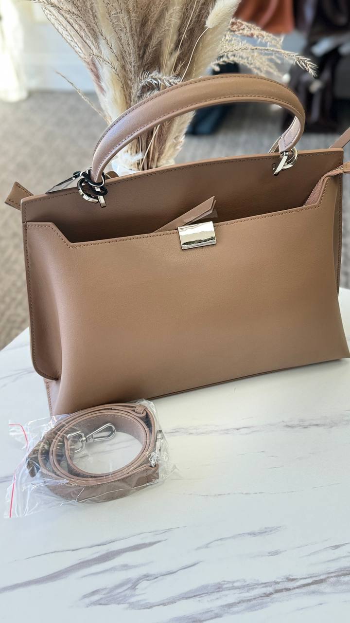 “Executive Chic” — Genuine Leather Bag