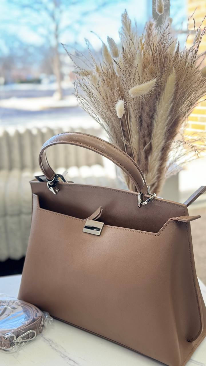 “Executive Chic” — Genuine Leather Bag