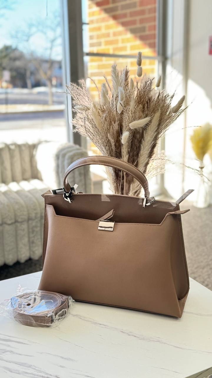 “Executive Chic” — Genuine Leather Bag
